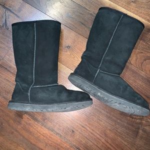 BLACK UGGS